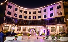 Chinmay Hotel & Resort